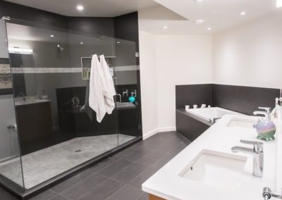 large bathroom with custom shower in Chemainus home build