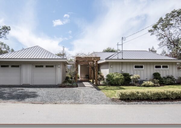 Rancher design in Maple Bay with breezeway