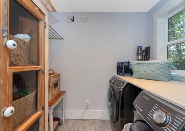 laundry room black appliances