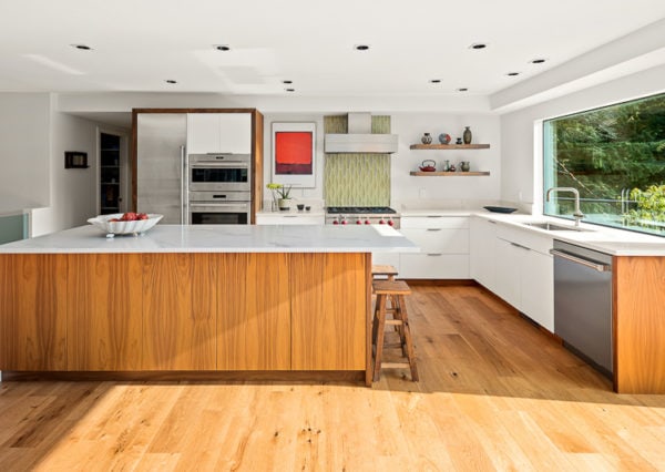 L-shaped kitchen with large island