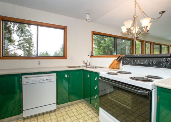 kitchen before renovation