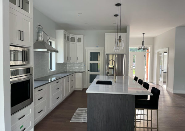 Open concept transitional style kitchen with breakfast bar