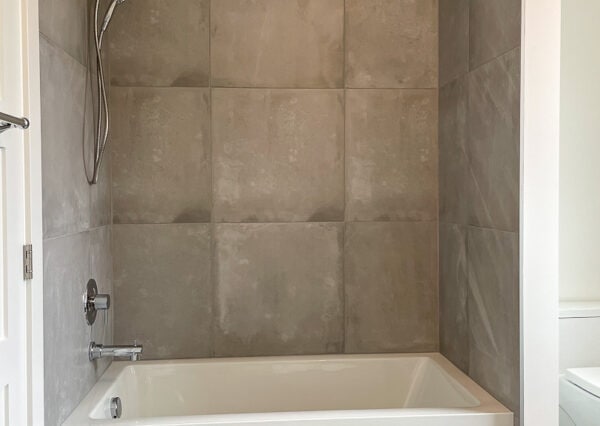 Bathroom with shower/tub combo