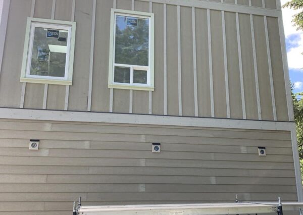 Siding Malahat custom home