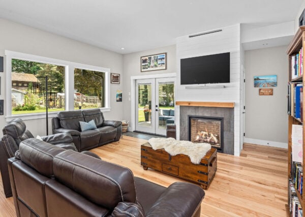 Modern farmhouse tv room