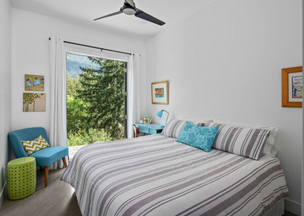 Edgewater guestroom & window