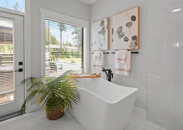 Freestanding bathtub with large windows