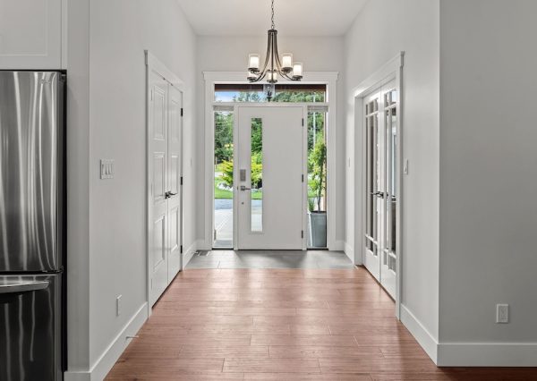 Front entrance with tile