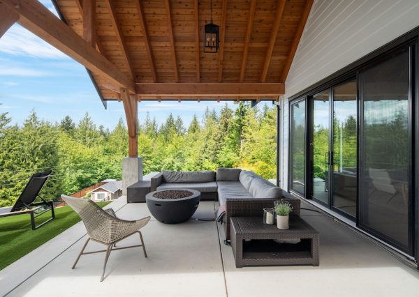 Timber framed custom designed patio with sliding doors
