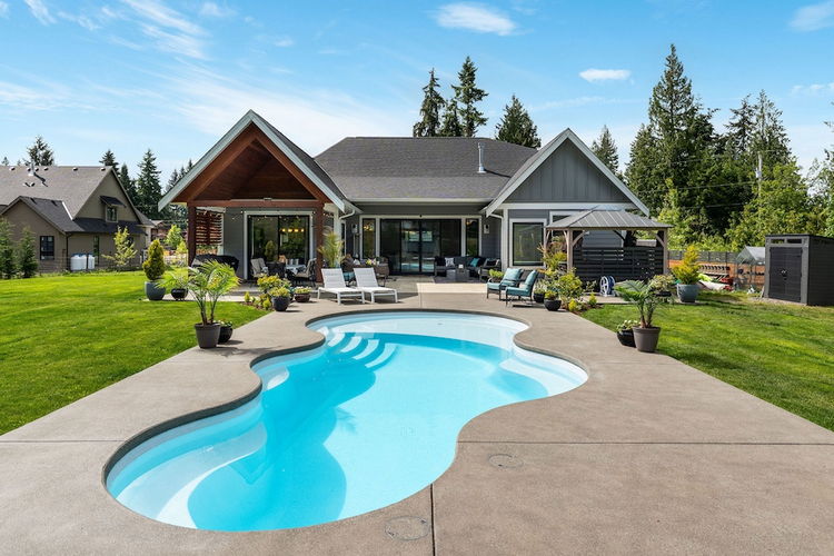 Cobble Hill Custom Home - Outdoor spaces