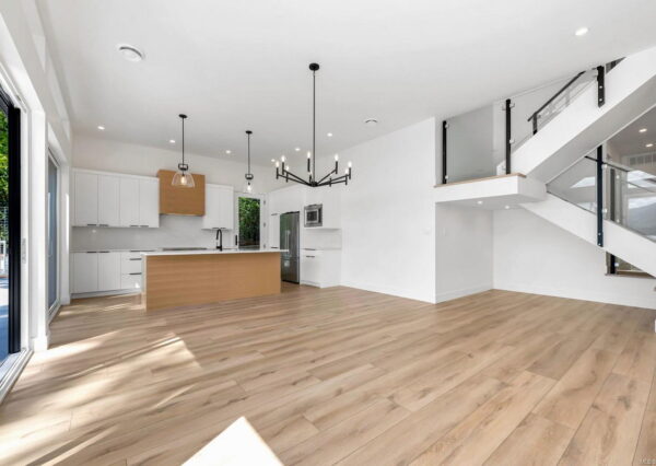 Waterfront home in Youbou - 8394 Sa-Seen-Os Rd