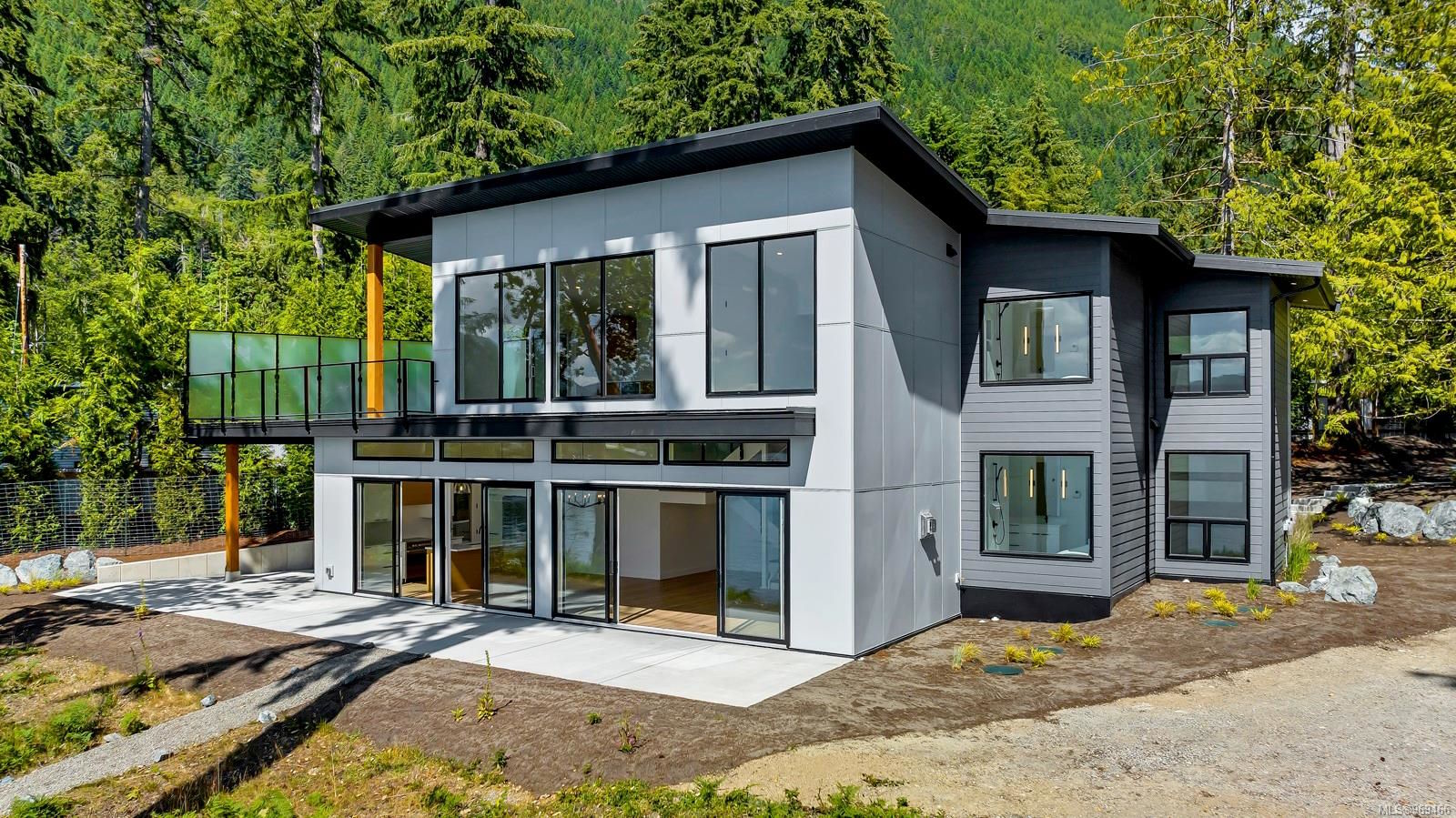 Youbou Luxury Waterfront Home