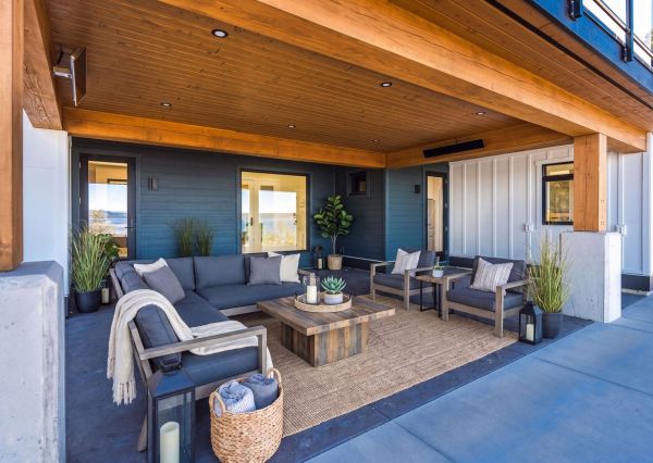 covered outdoor living space in Chemainus