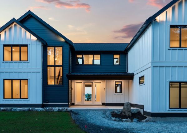 Covered front entry of The Inlet custom home in Chemainus